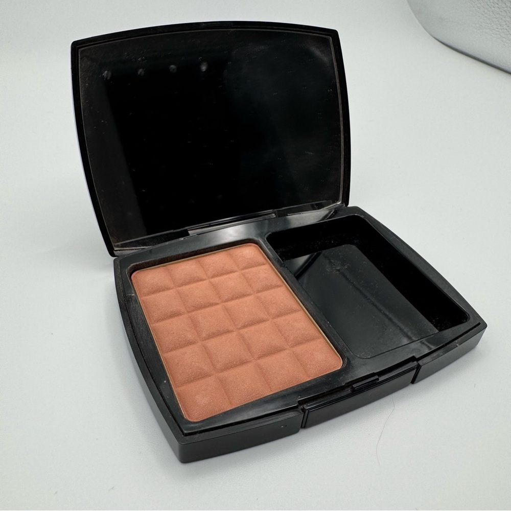 Chanel Irreelle Soleil Silky Bronzing Powder in Shade 21 Toundra Discontinued - Picture 3 of 8